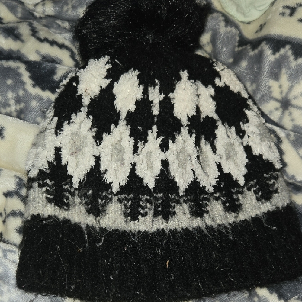 Black and White Knit Pom-Pom Beanie